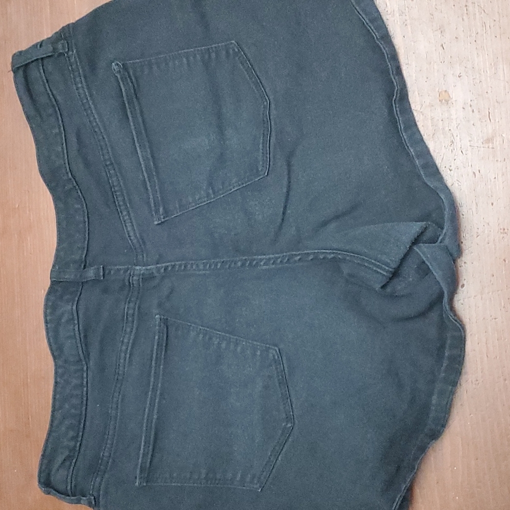 Shorts - Picture 2 of 5